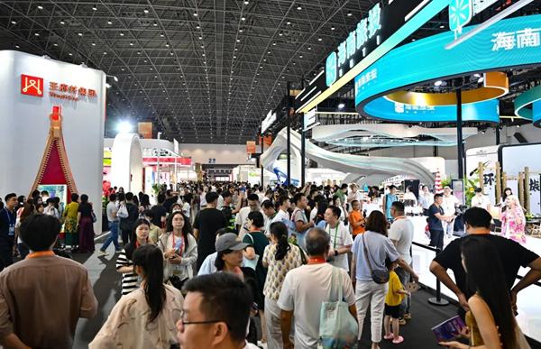 【海南特区网】雄正酱香酒首次亮相第五届消博会：以非遗匠心破局全球贸易新挑战