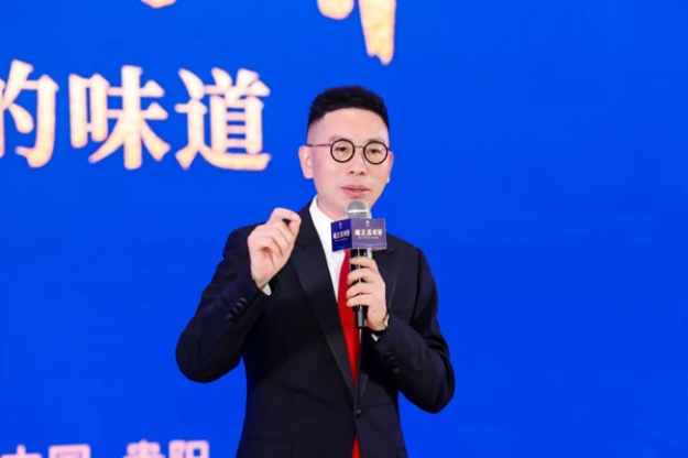 【中国日报网】张再彬感恩节致辞：以雄正酱香酒为桥,连接过去与未来的感恩之路