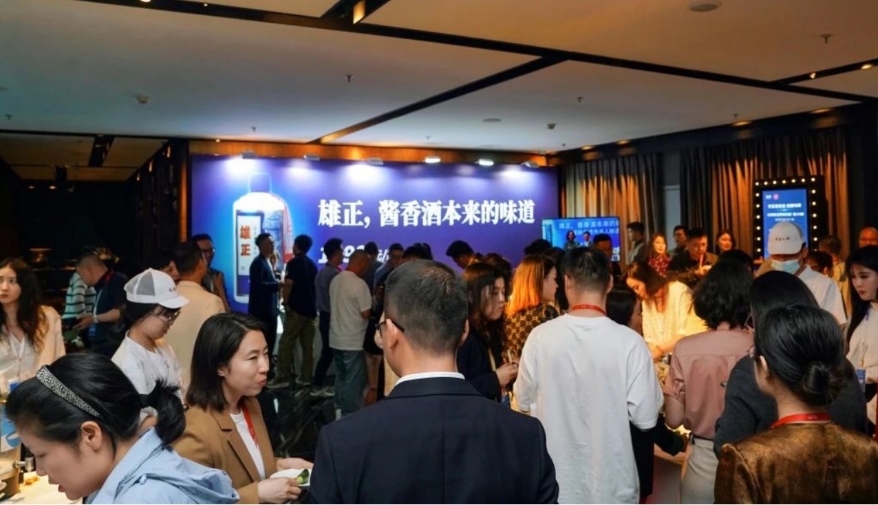 雄正酱香酒非遗品牌活动杭州绽放,企业家排队购买“酱香酒本来的味道”