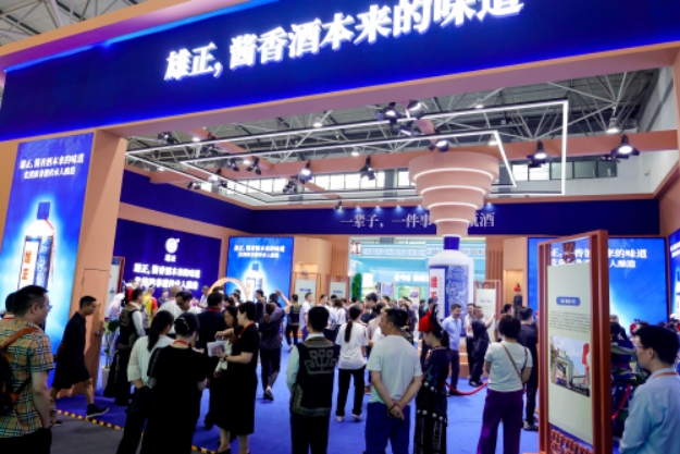 【中国日报网】排队也要尝！2024酒博会上,1499元的雄正酱香酒魅力何在？