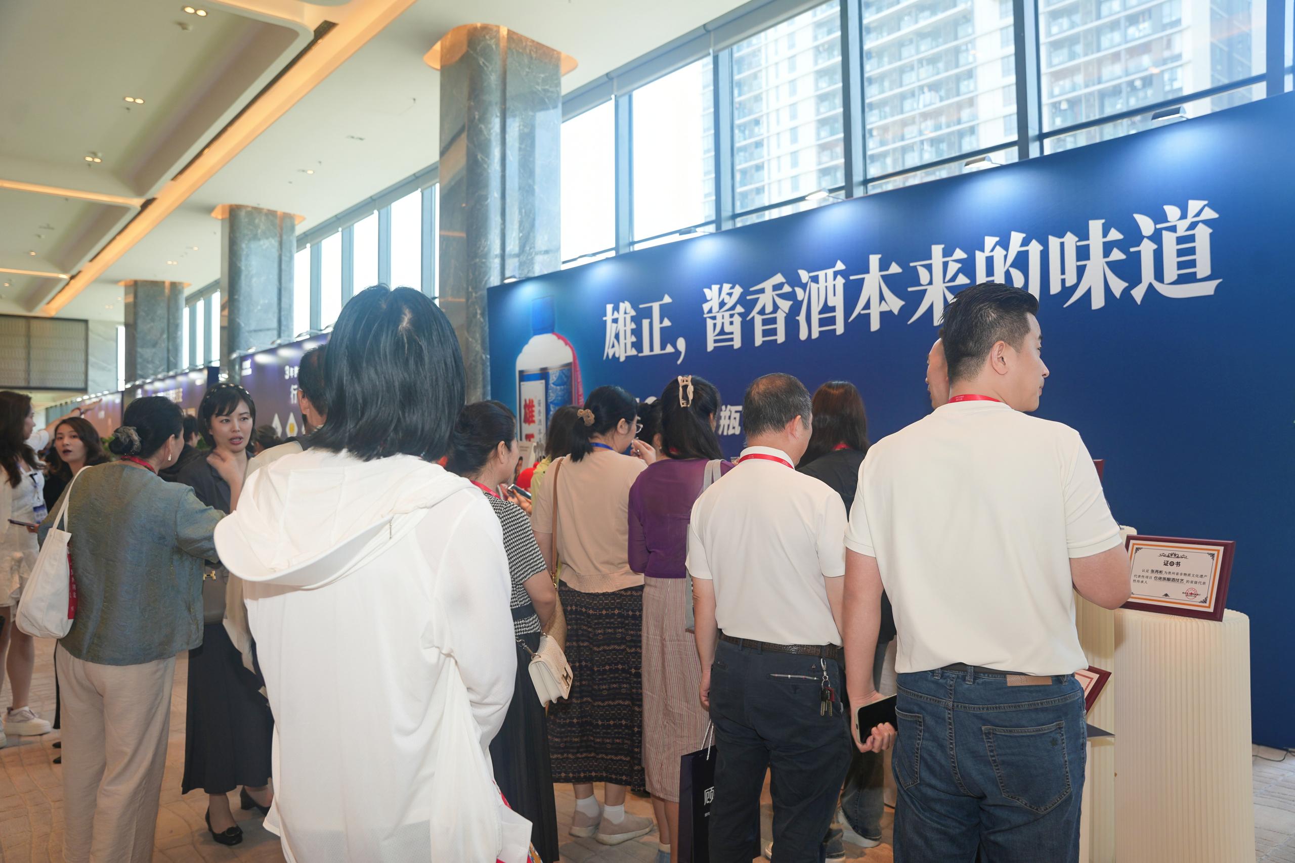 2026年全行业都在降温,这瓶酱酒反而卖爆了